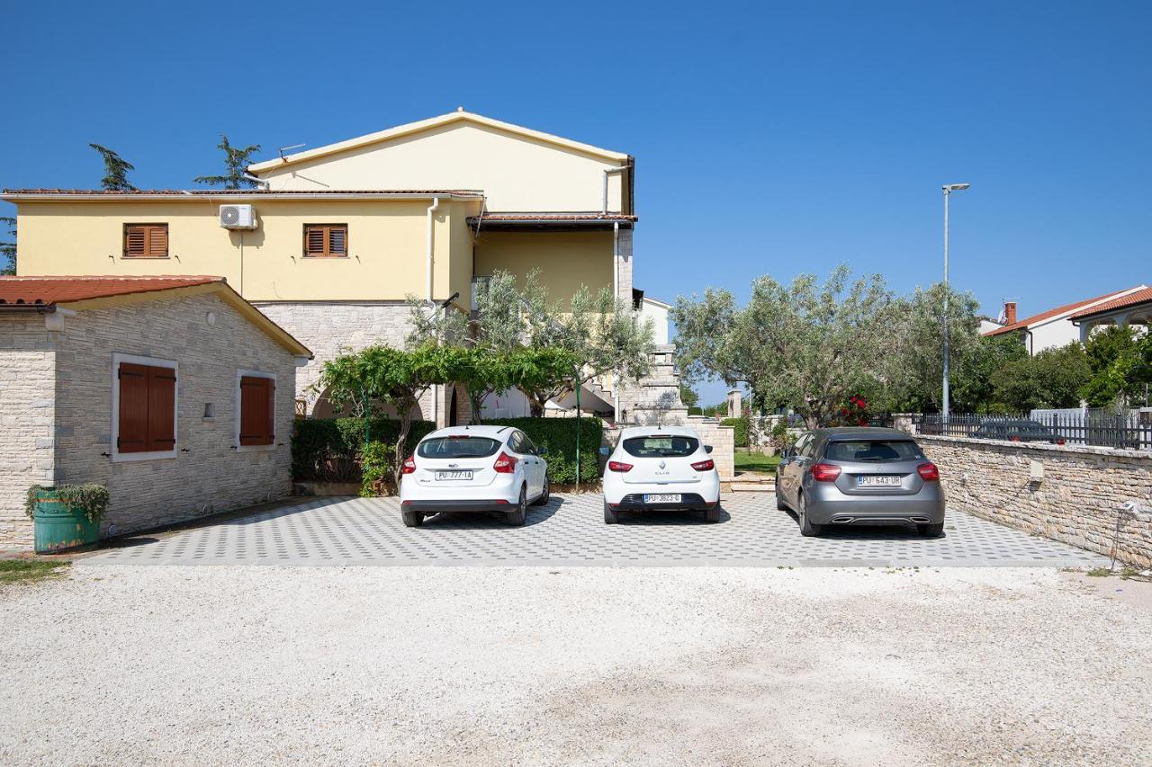 Modern Stone House With Flowers & Playground Medolino Esterno foto