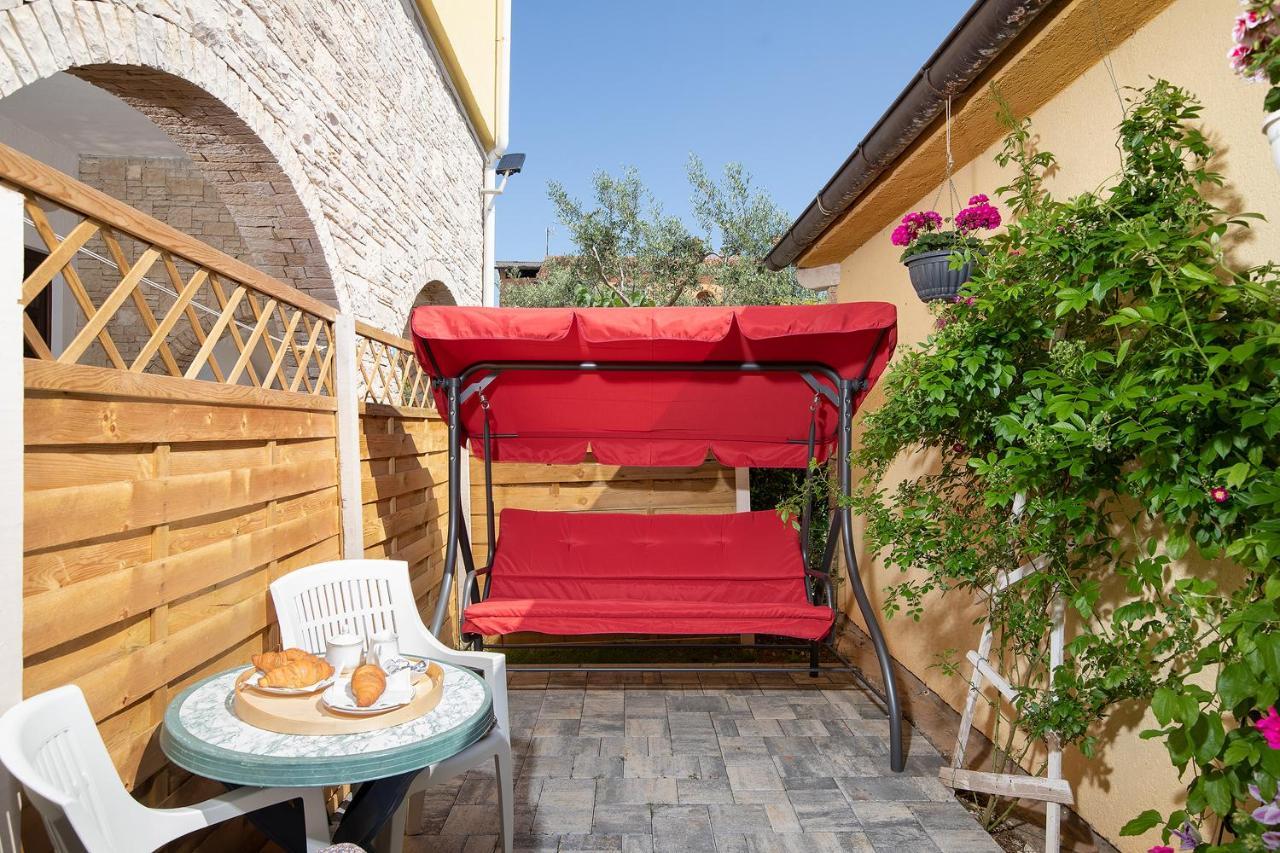 Modern Stone House With Flowers & Playground Medolino Esterno foto
